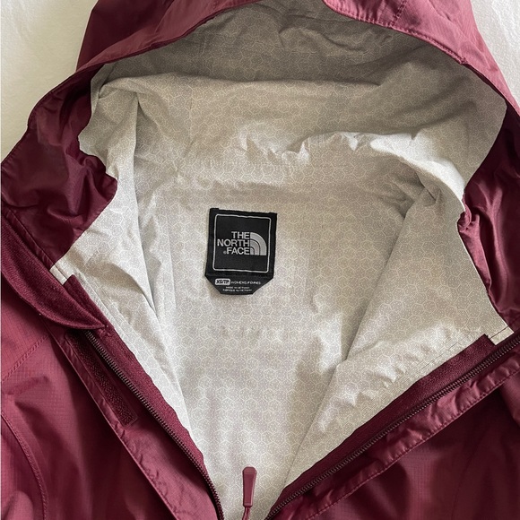 The North Face Women’s Lightweight Rain Jacket XS - Picture 3 of 6